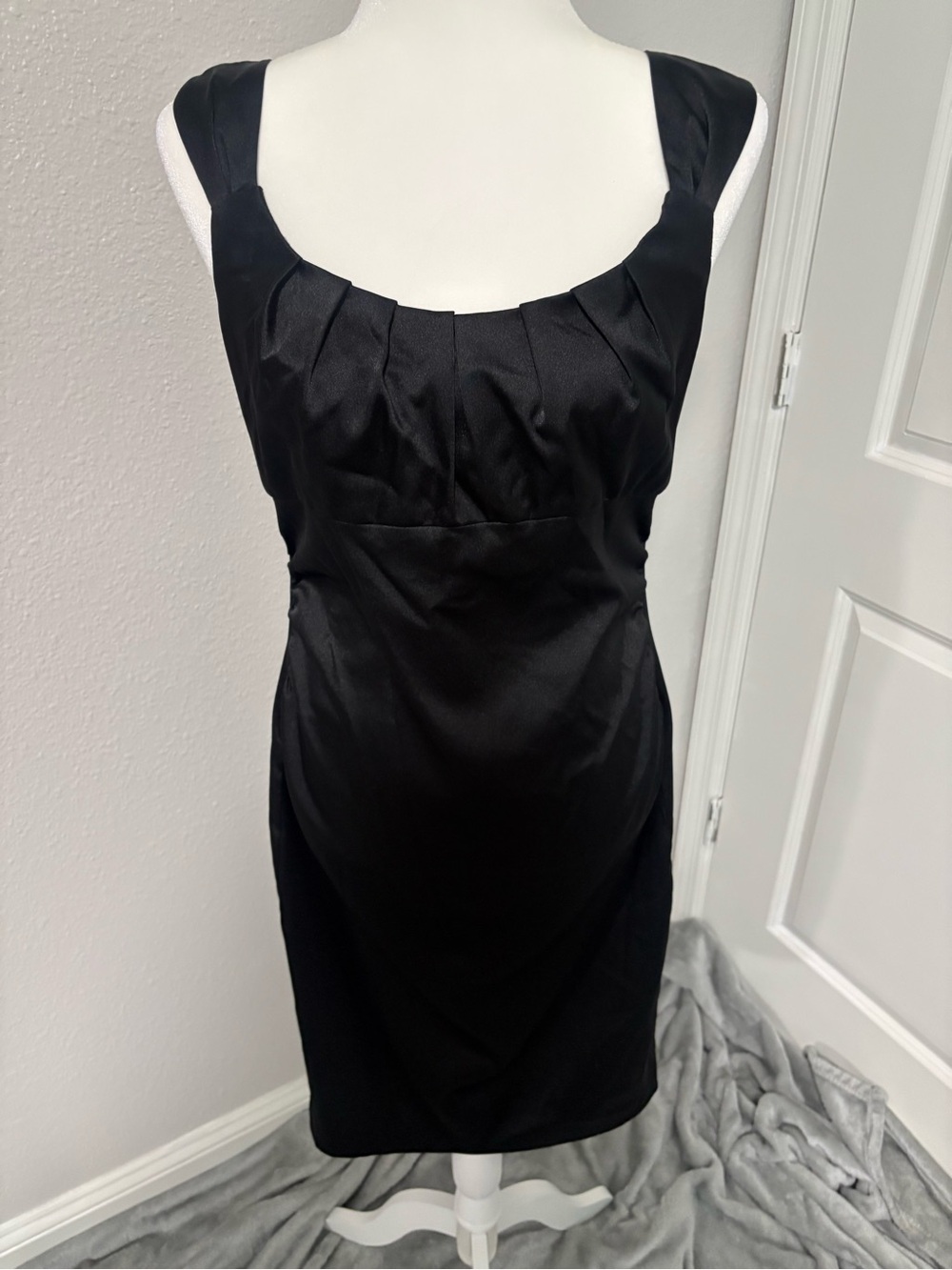 Maggy London Black Pleated-Neck Midi Sheath Dress Sz 10